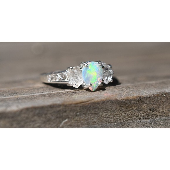 Raw crystal ring, Raw Diamond Engagement Ring, Opal Wedding Ring, - Picture 5 of 10